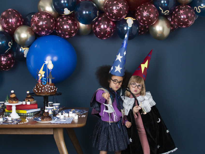 Hexen und Zauberer sind ein tolles Motto zum Kindergeburtstag - auch zum Verkleiden