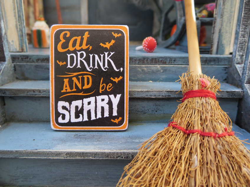 Auch Garten und Türbereich kannst du zu Halloween toll dekorieren (c) bee felten leidel on unsplash