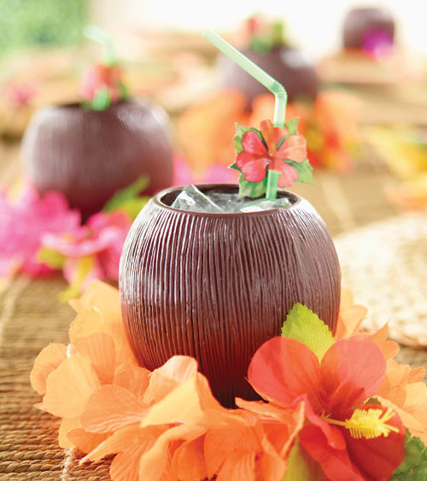 Für leckere Cocktails auf eurer Hawaii-Party passt der tropische Becher perfekt