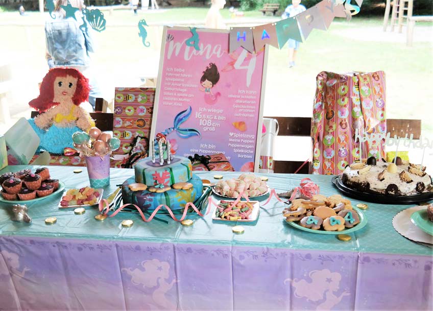 Mache zum Meerjungfrauen-Geburtstag für Kinder zum Beispiel einen tollen Sweet Table (c) lamiaswelt