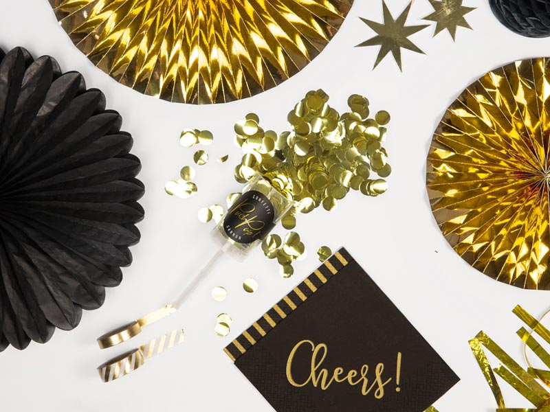 Deko für Silvester - Schwarz und schillerndes Gold bringen dein Silvesterdinner zum Glänzen