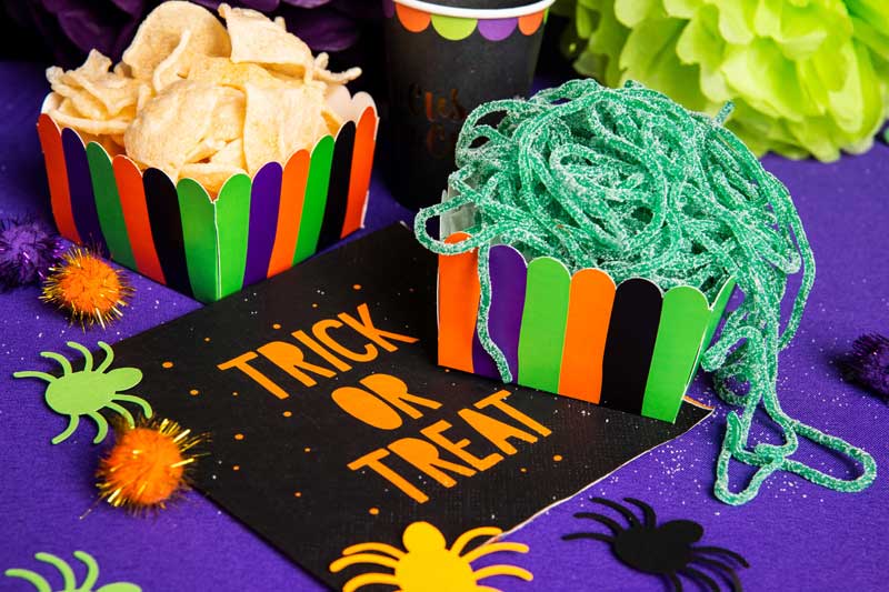 Hexenmahl in farbenfrohen Snackboxen - so startest du eine völlig irre Deko-Offensive zu Halloween