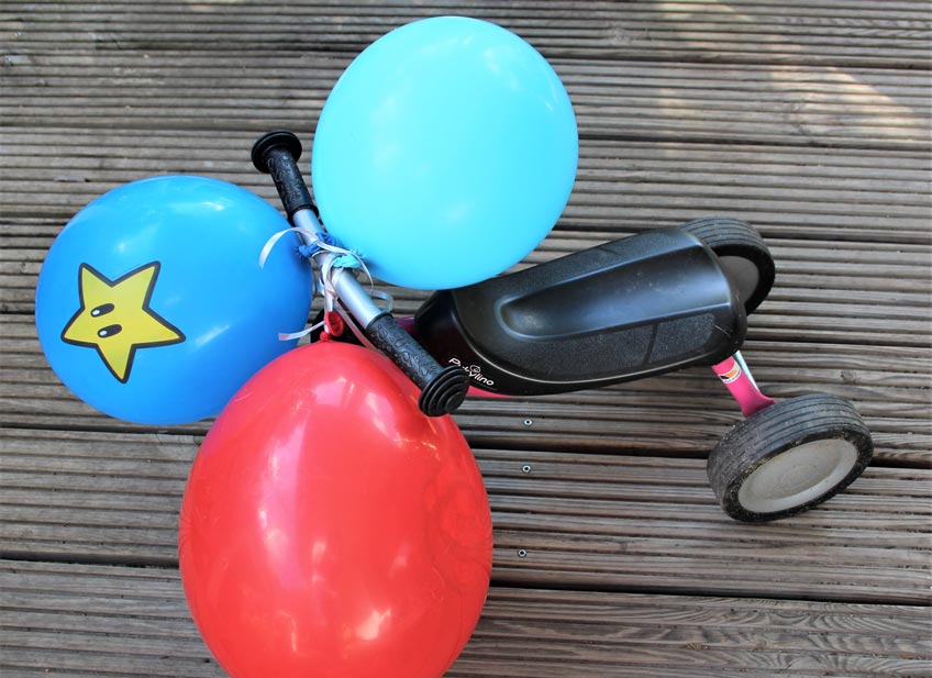 Ballon Battle 2.0: Mit bunten super Mario Ballons verwandelst du den Fuhrpark der Kids in ein lustiges Party-Spiel