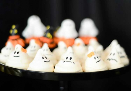 Geister-Baiser als Rezeptidee für Halloween mit Kindern