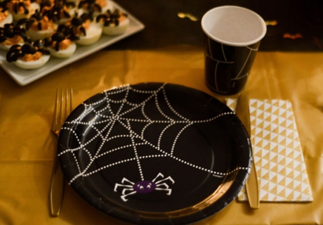 Super praktisch und chic für Kids - Halloween-Partygeschirr für eine schnelle Tischdeko