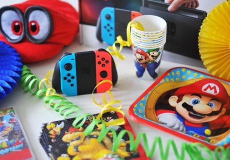 Mit der Nintendo Switch und Deko mit Super Mario lässt sich ein heldenstarker Geburtstag feiern